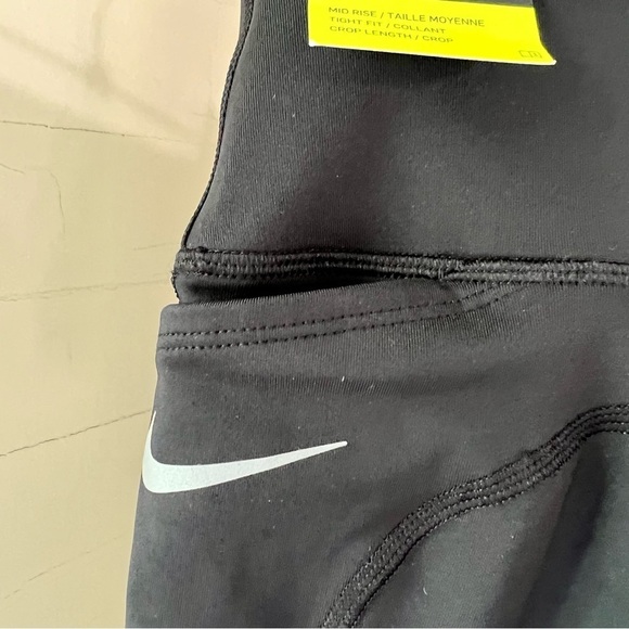 Nike NWT Epic Fast Tight Fit Mid Rise Crop DriFit Legging Size Small - Picture 5 of 12